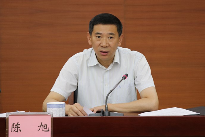 市委副秘书长,信访局长顾晓明作工作报告.